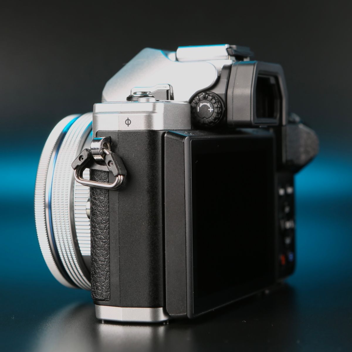 Olympus OM-D E-M10 Mark III kit 14-42mm — фото 2