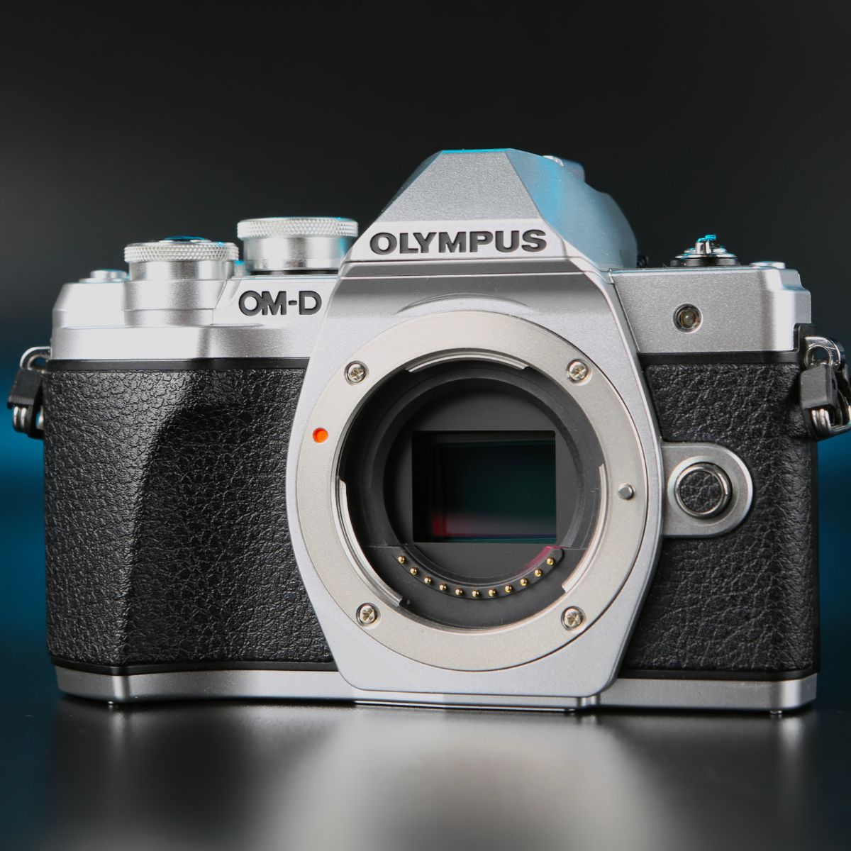 Olympus OM-D E-M10 Mark III kit 14-42mm — фото 9