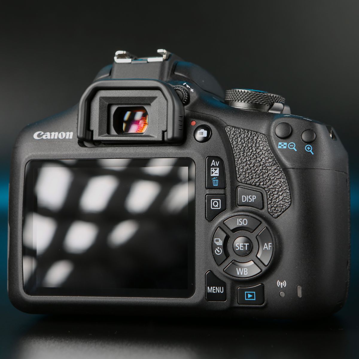 Canon 2000D kit 18-55mm — фото 6